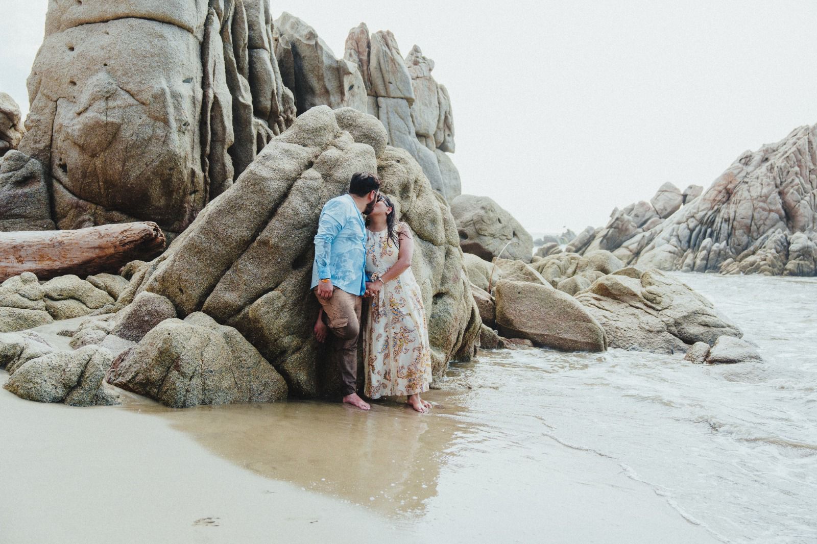 Beso frente al mar